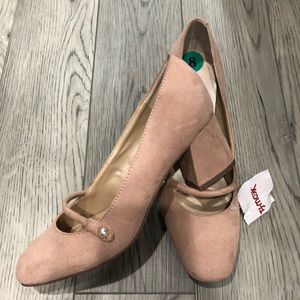 NWT Tj Maxx (Unisa) blush heels